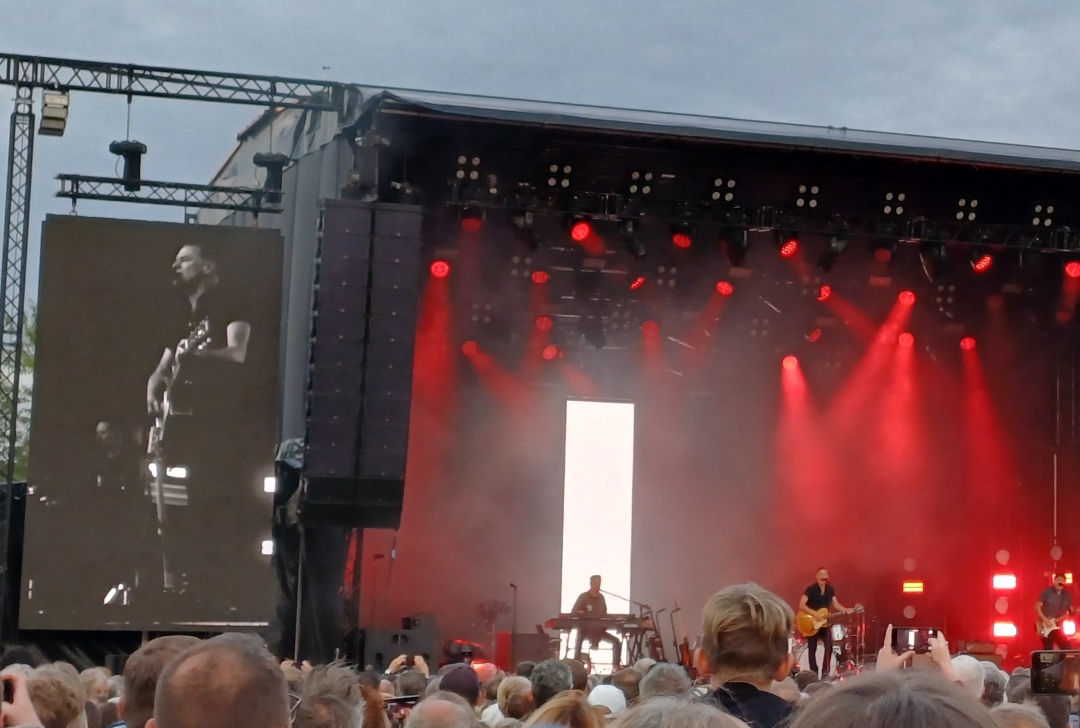 Bryan Adams 03.08.2025 Schlossgarten Schloss
        Schwetzingen