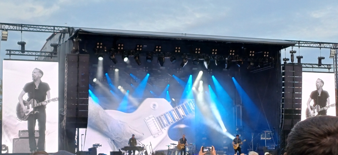 Bryan Adams 03.08.2025 Schlossgarten Schloss
        Schwetzingen
