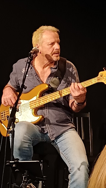 Buchi trifft Helmut Krumminga 26.11.2025 Das Sandkorn
Karlsruhe Buchi trifft Helmut Krumminga 26.11.2025 Das
Sandkorn Karlsruhe